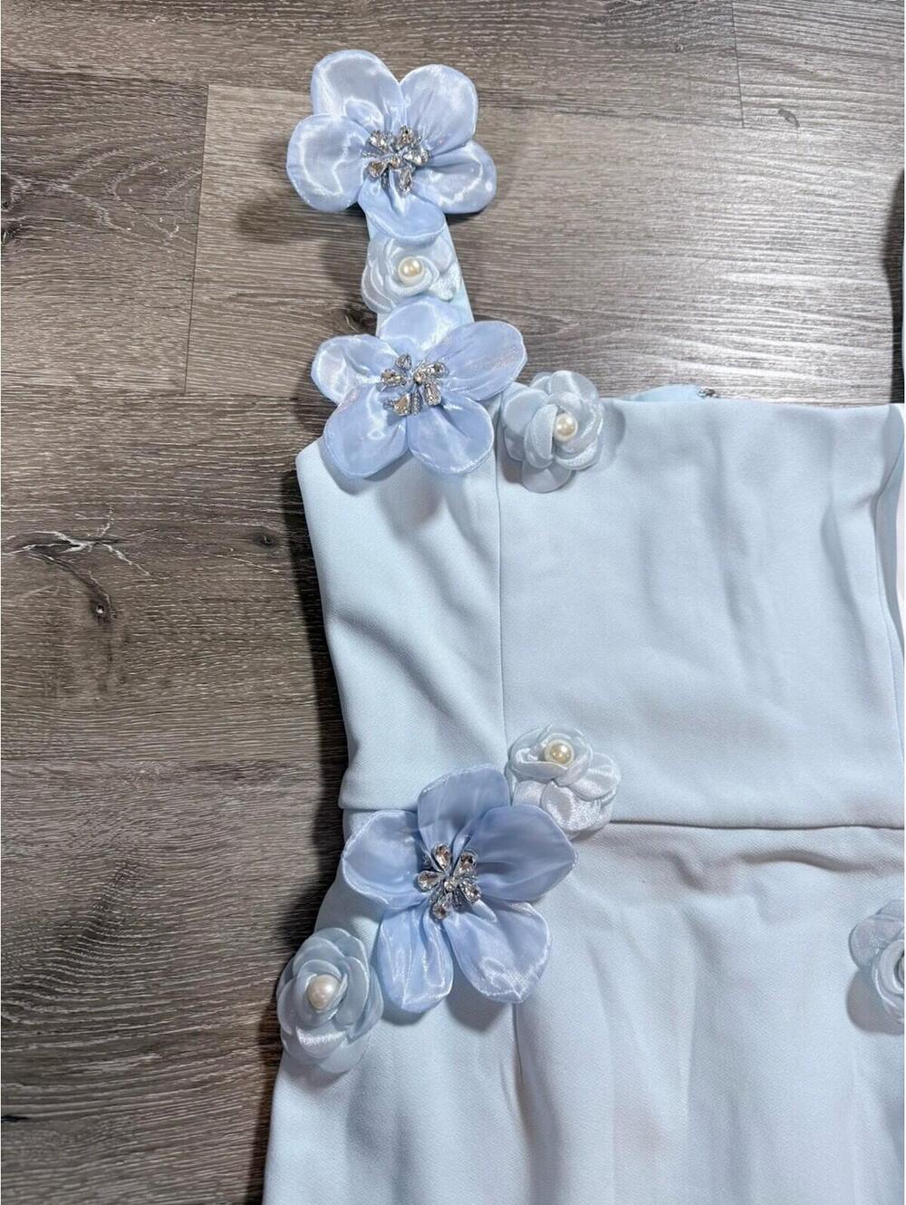 Elliatt Chantelle Dress Size Medium Light Blue 3d Applique Flower Cocktail NWT - Picture 6 of 8